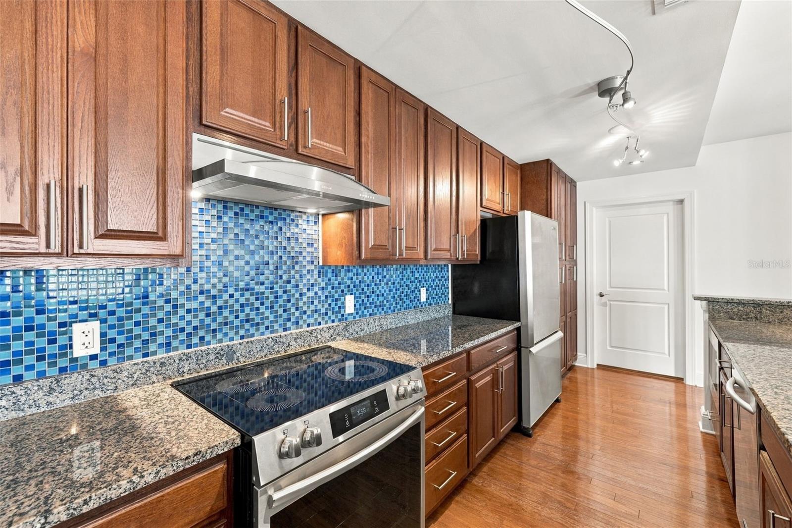 1227 E MADISON ST #903 — photo 15