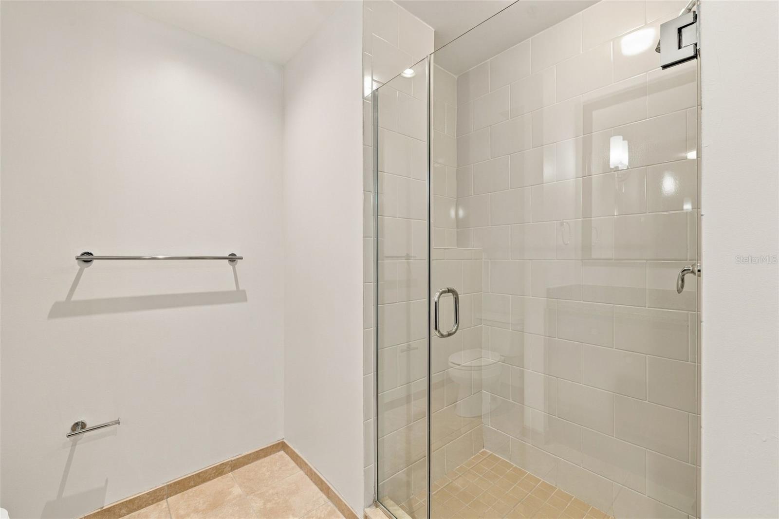 1227 E MADISON ST #903 — photo 30