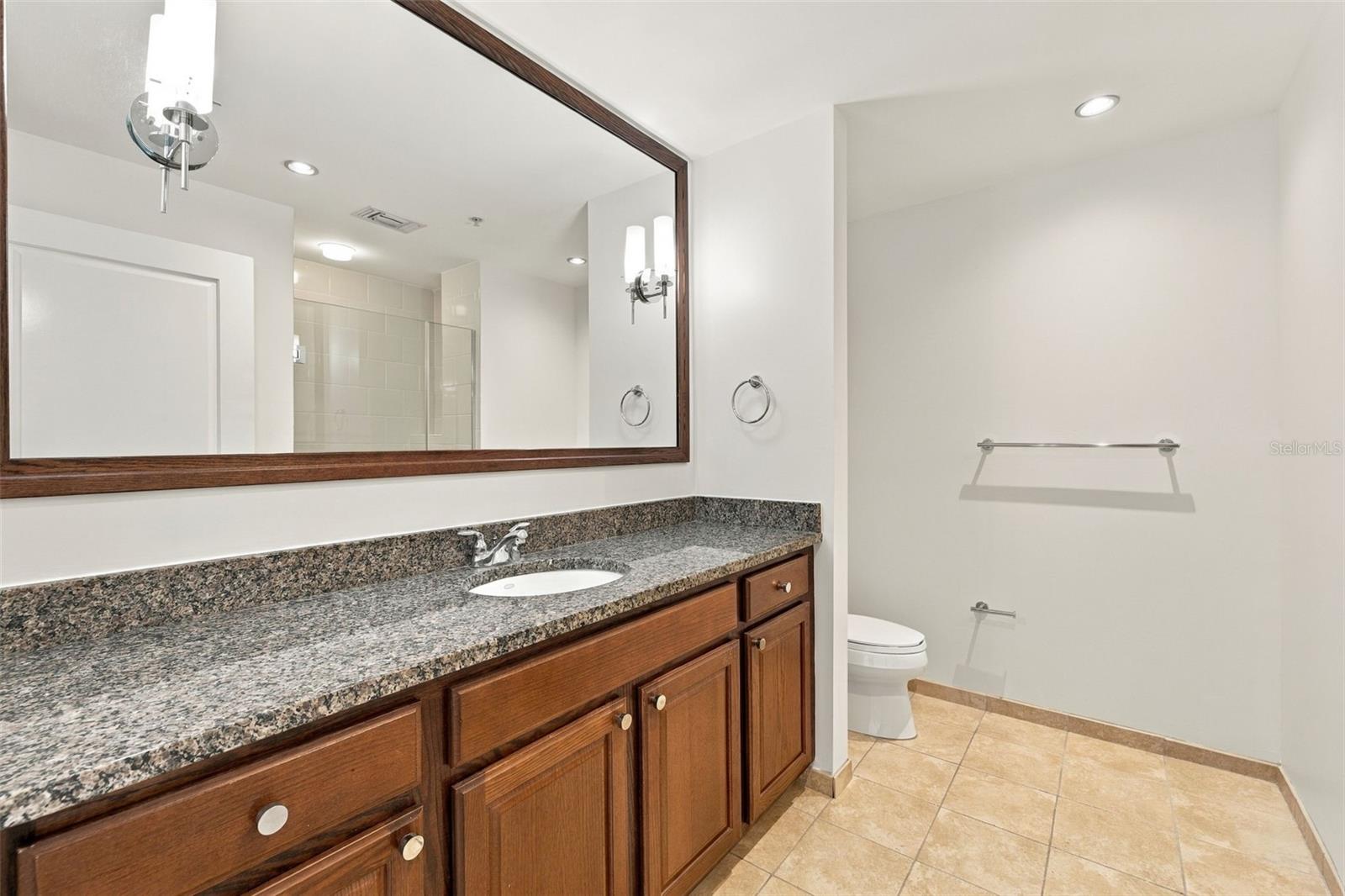 1227 E MADISON ST #903 — photo 31