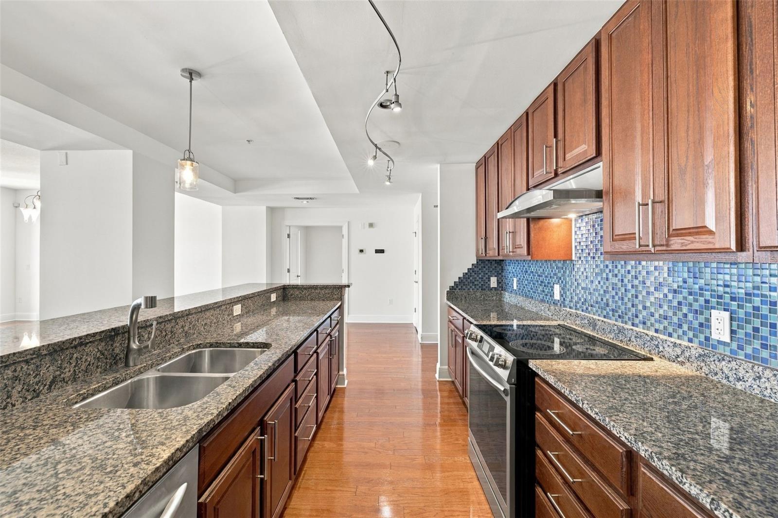 1227 E MADISON ST #903 — photo 14