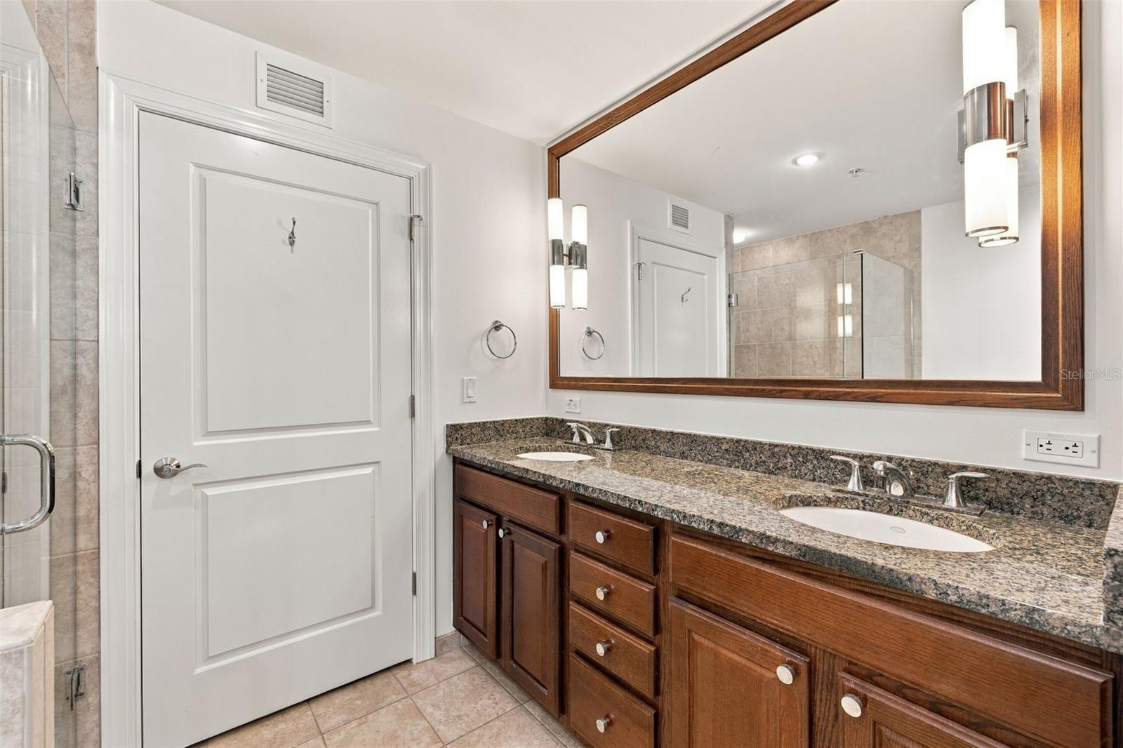 1227 E MADISON ST #903 — photo 23