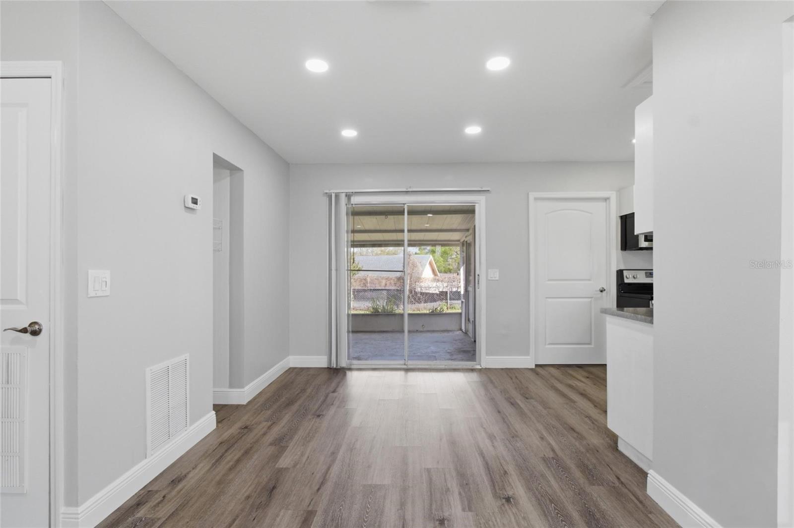 8609 CHINABERRY DR — photo 20