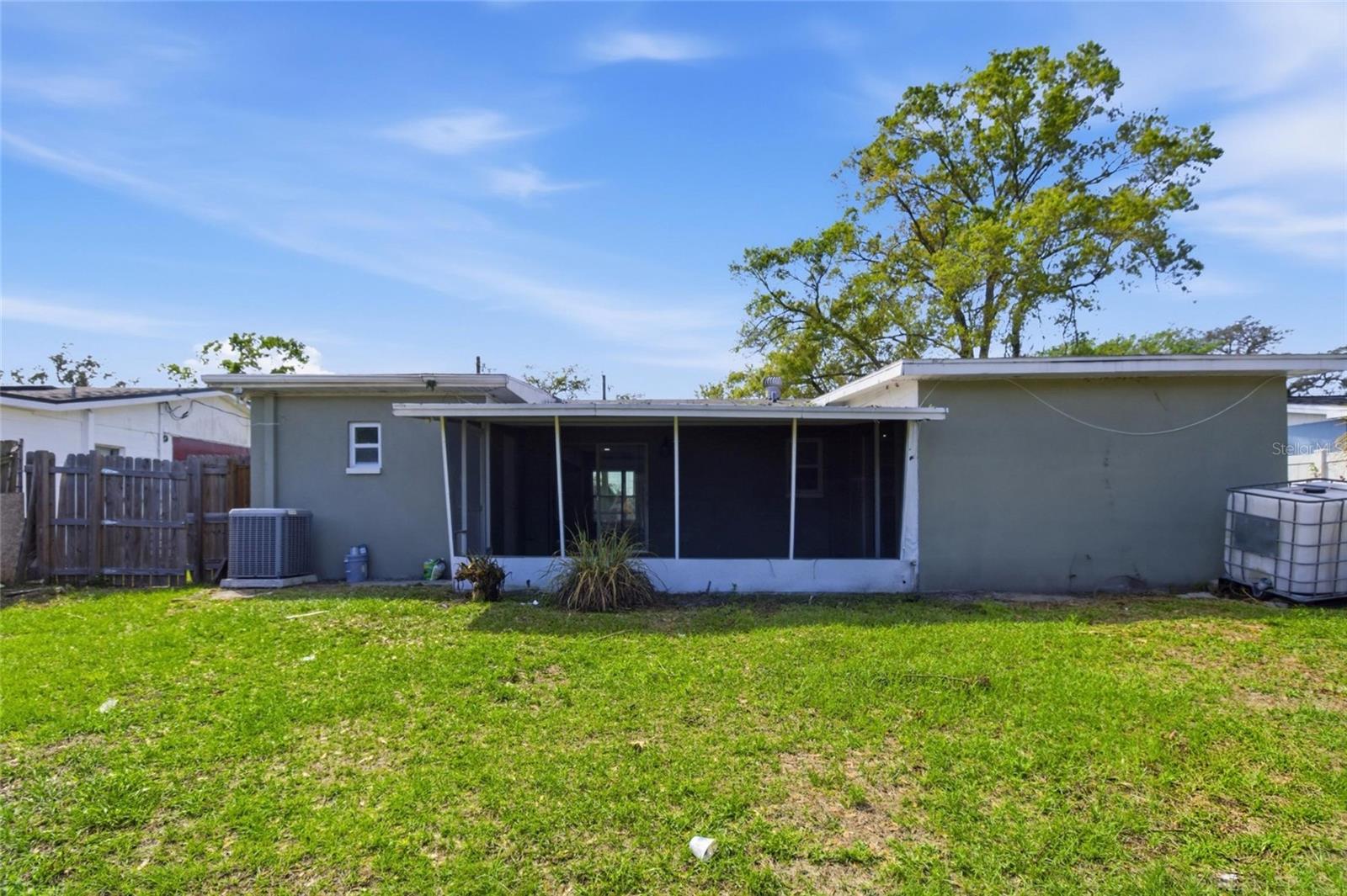 8609 CHINABERRY DR — photo 6