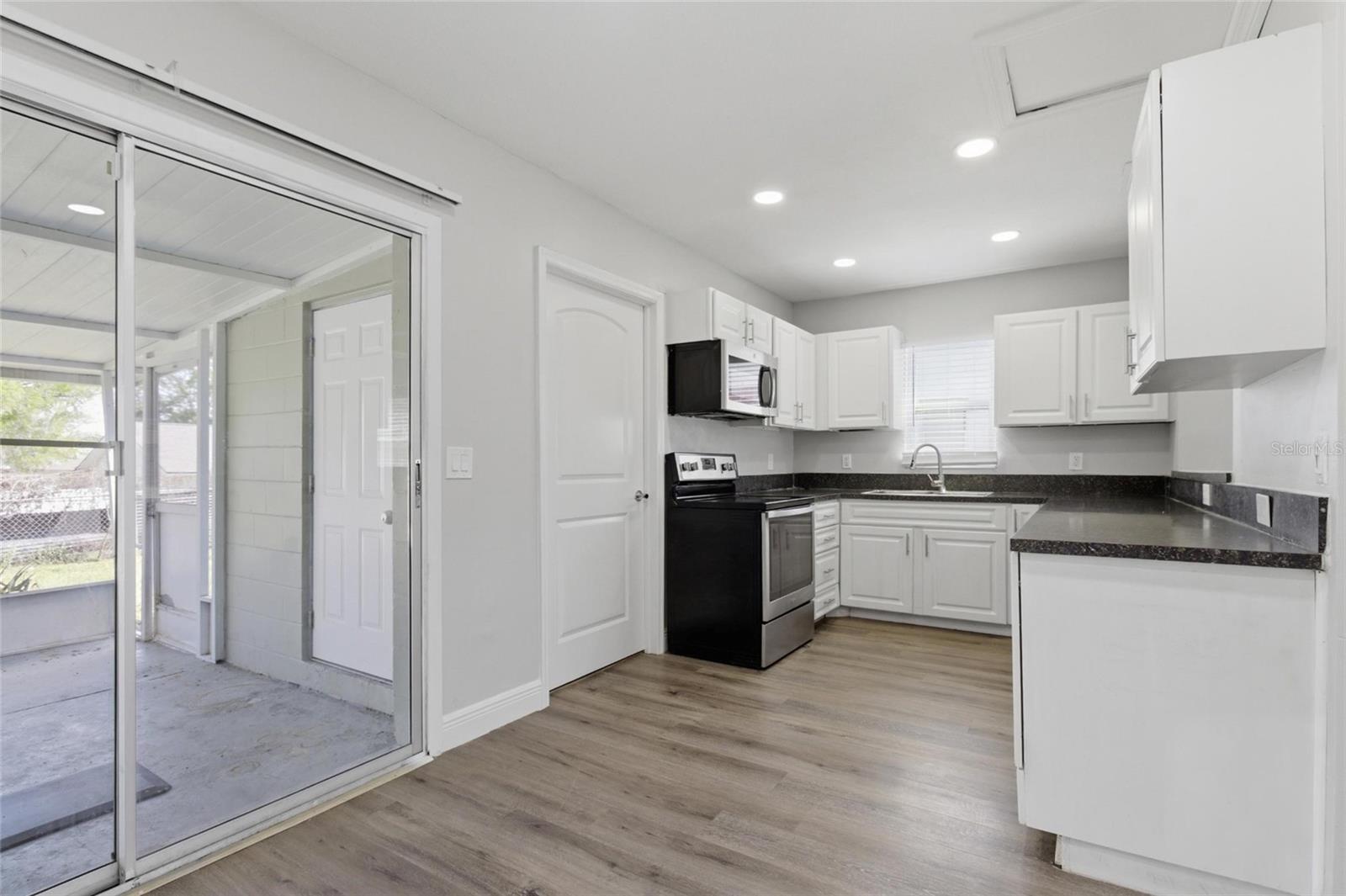 8609 CHINABERRY DR — photo 21