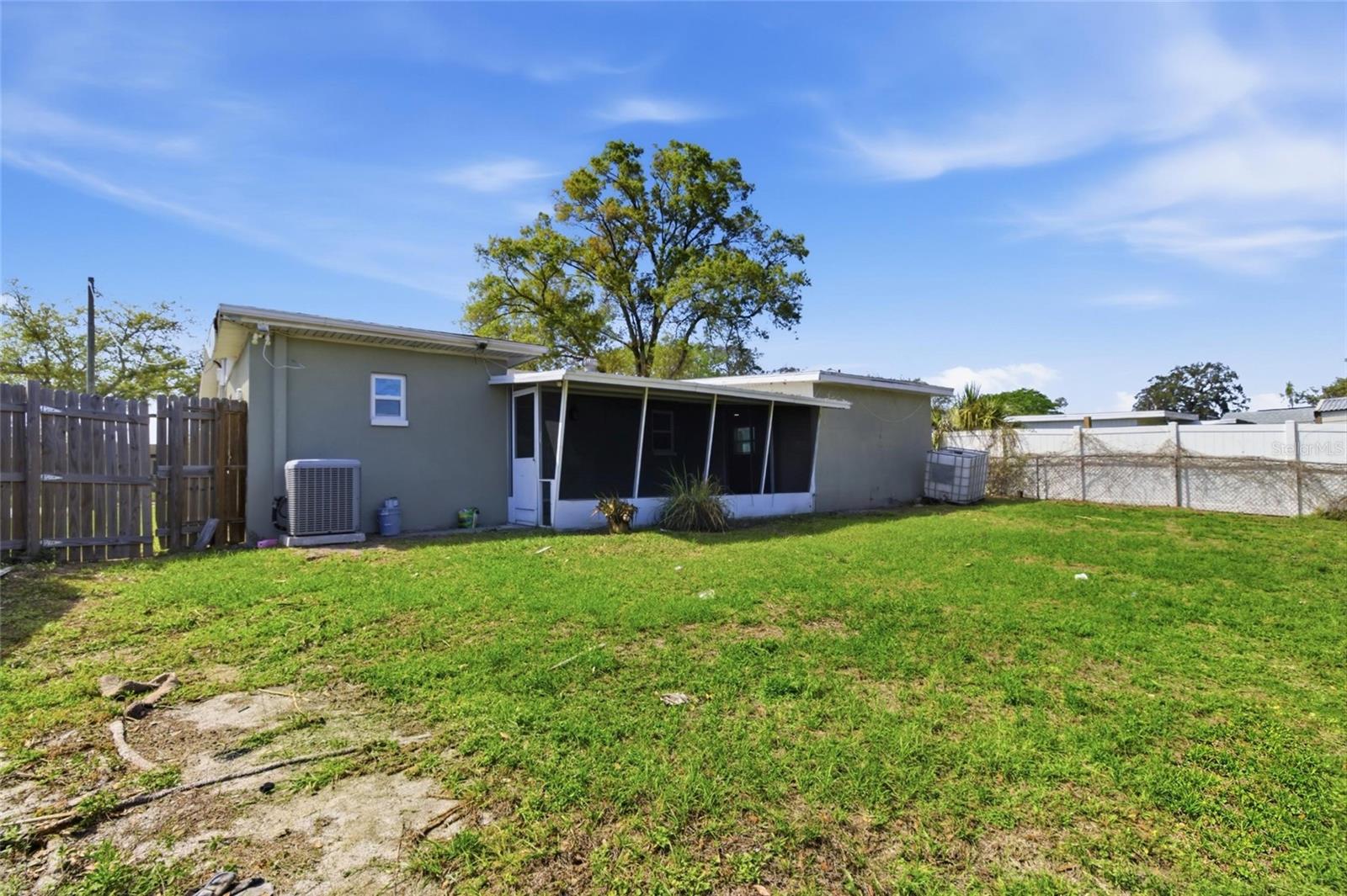 8609 CHINABERRY DR — photo 5