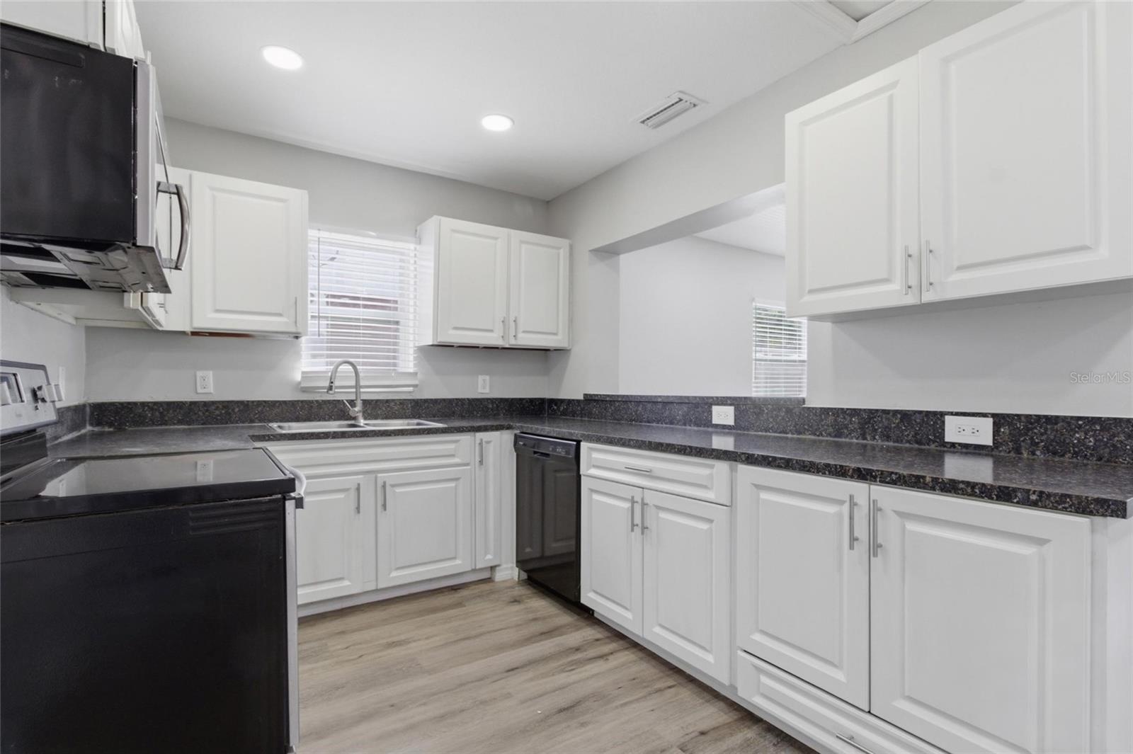 8609 CHINABERRY DR — photo 23