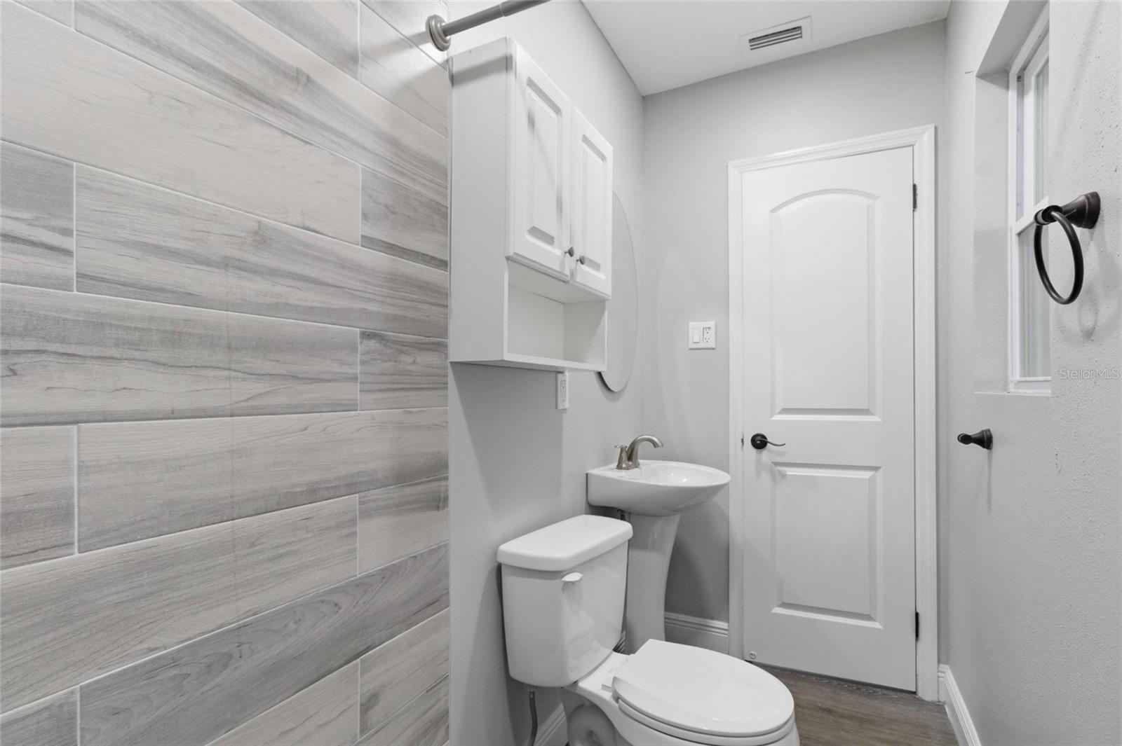 8609 CHINABERRY DR — photo 12