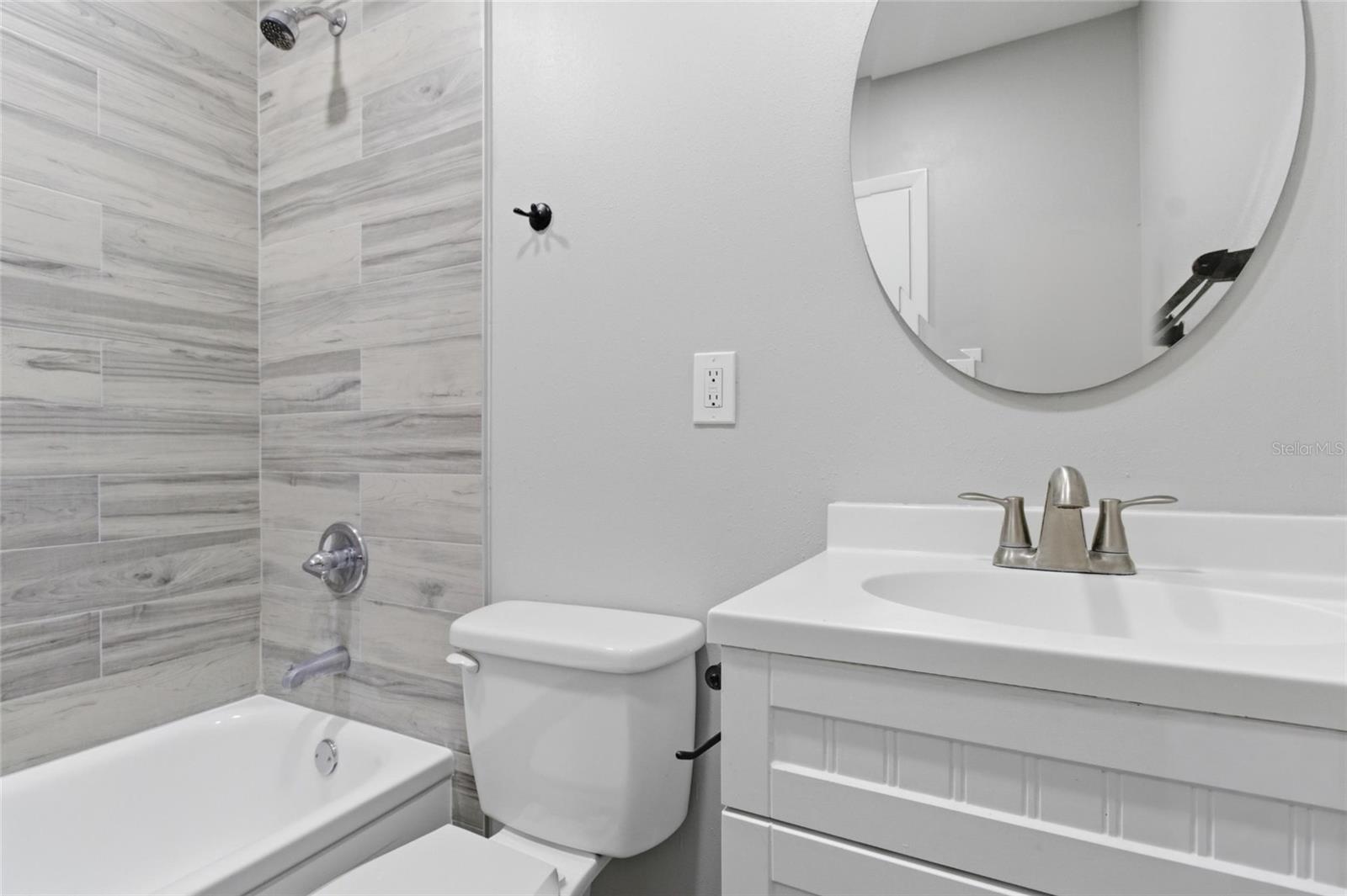 8609 CHINABERRY DR — photo 27