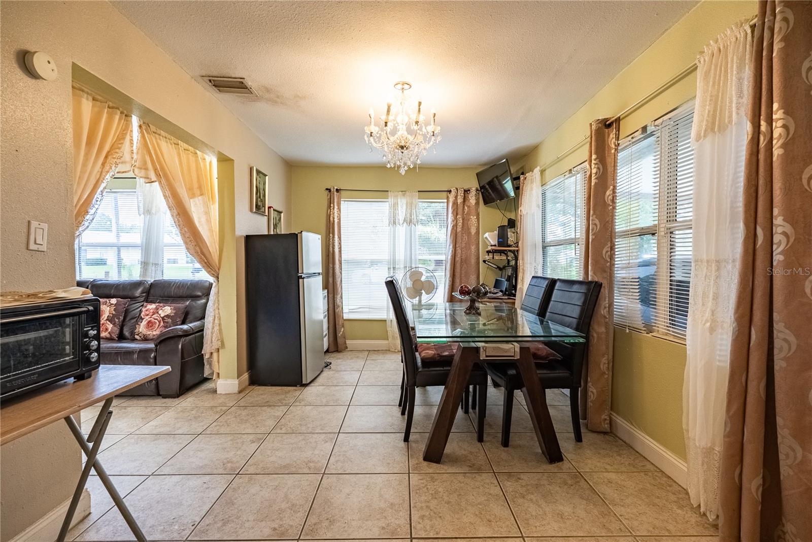 1738 W COMANCHE AVE — photo 8