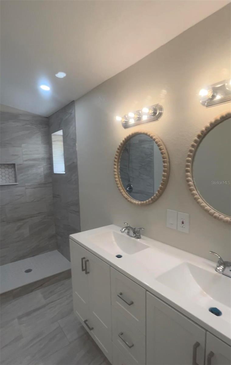 4402 N 72ND ST — photo 3