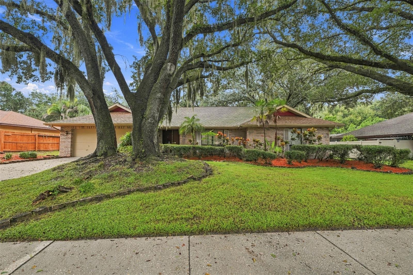 2609 MANOR OAK DR — photo 3