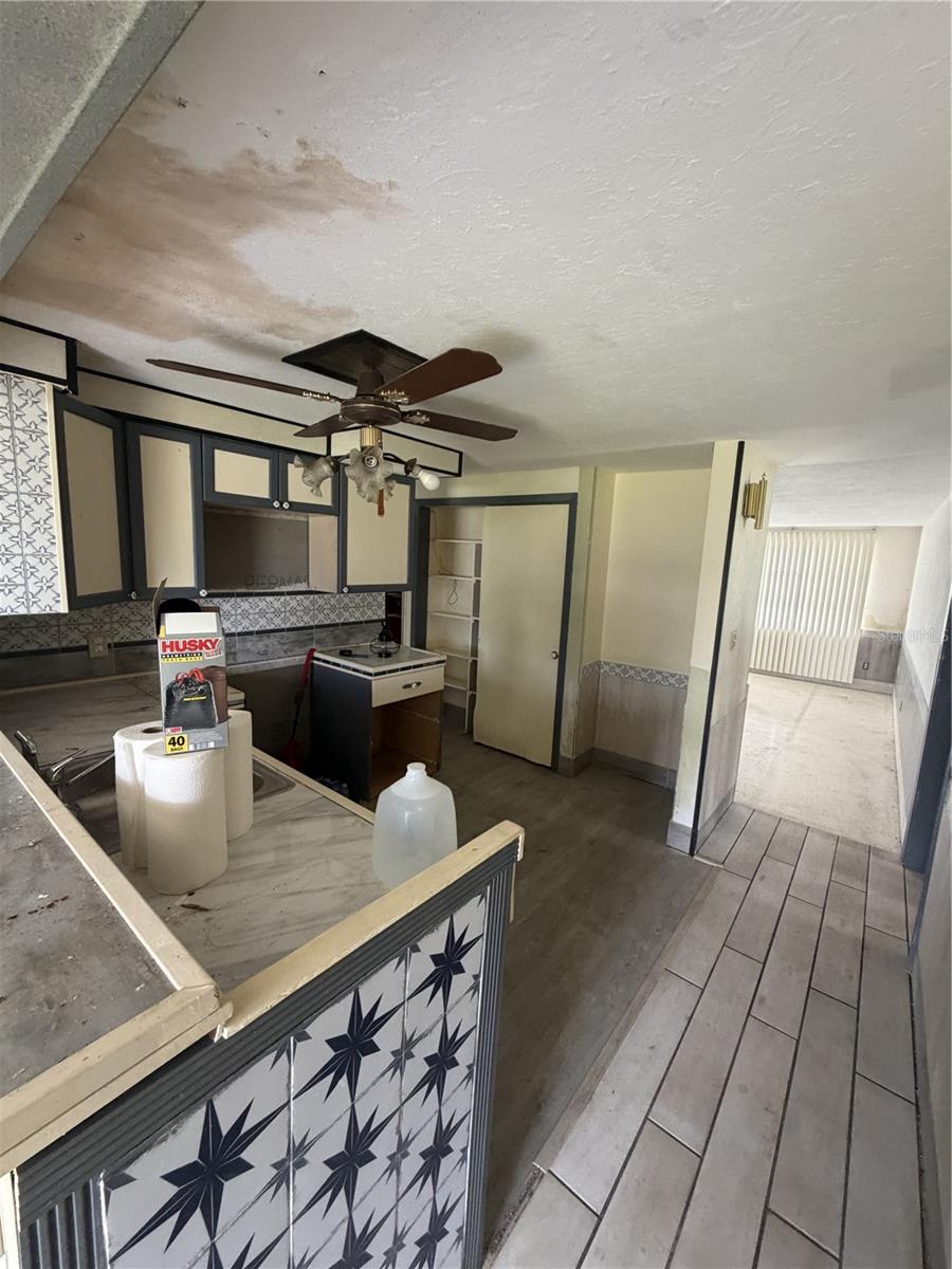 13233 SUSAN DR — photo 8