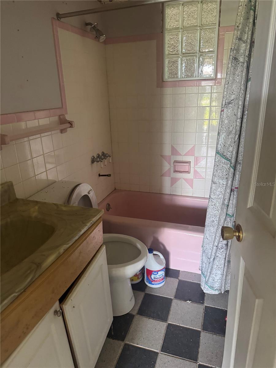 13233 SUSAN DR — photo 13