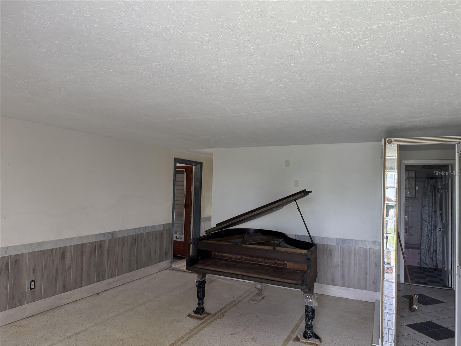 13233 SUSAN DR — photo 4