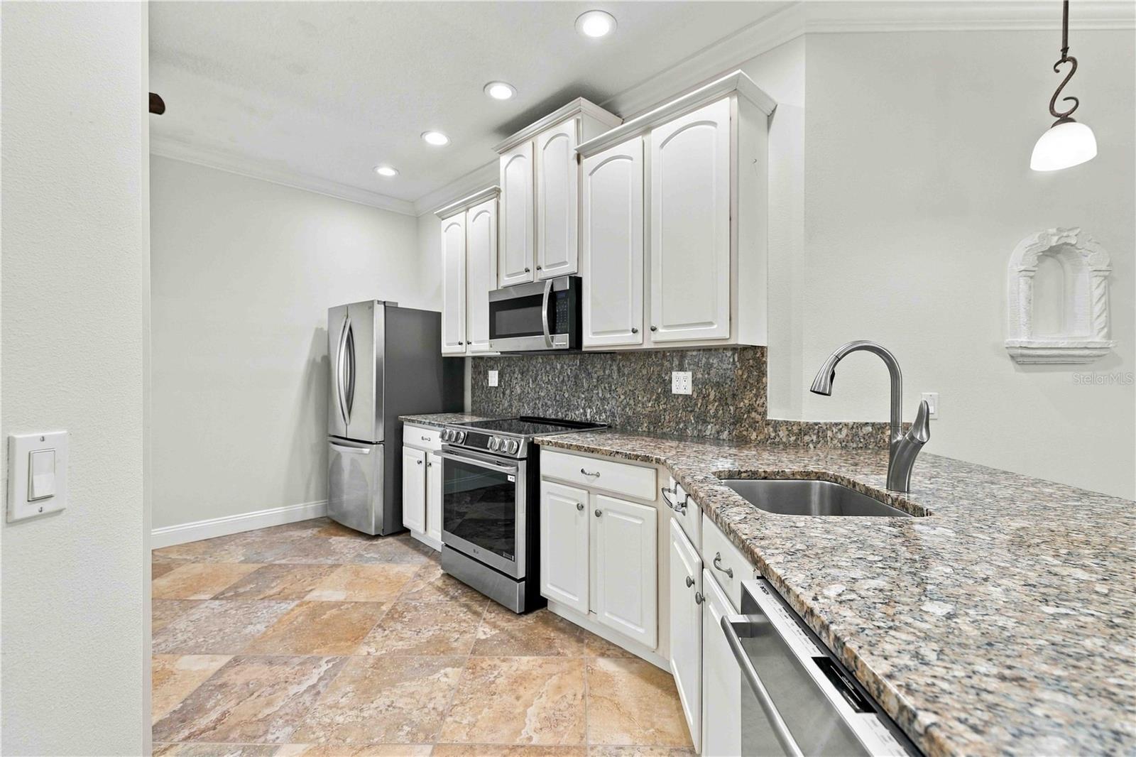 8216 ASHFORD FALLS CT — photo 10
