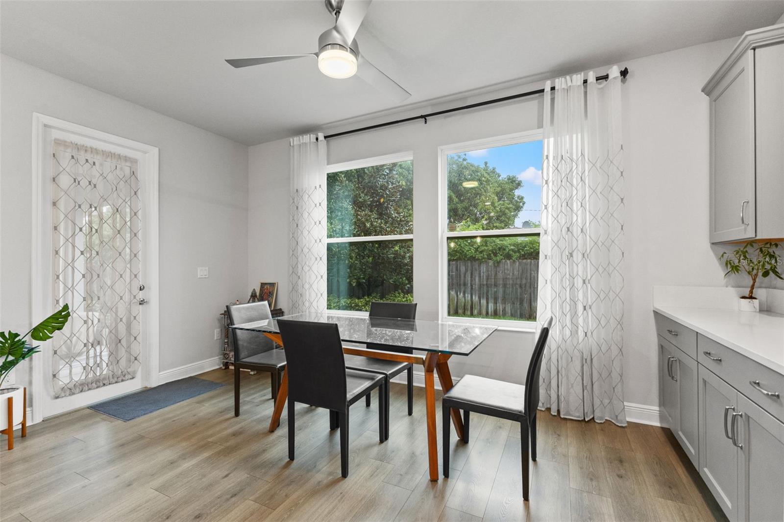 4009 W CARMEN ST — photo 13