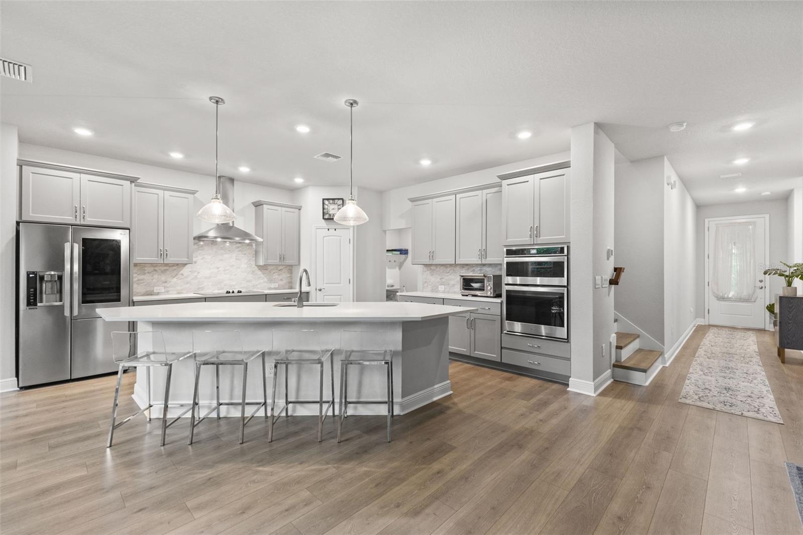 4009 W CARMEN ST — photo 2