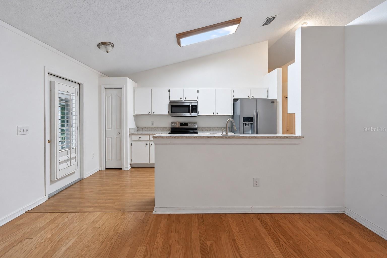 14701 REDCLIFF DR — photo 14