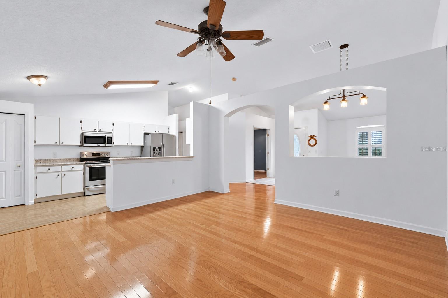 14701 REDCLIFF DR — photo 10
