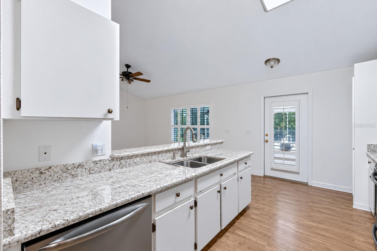 14701 REDCLIFF DR — photo 17