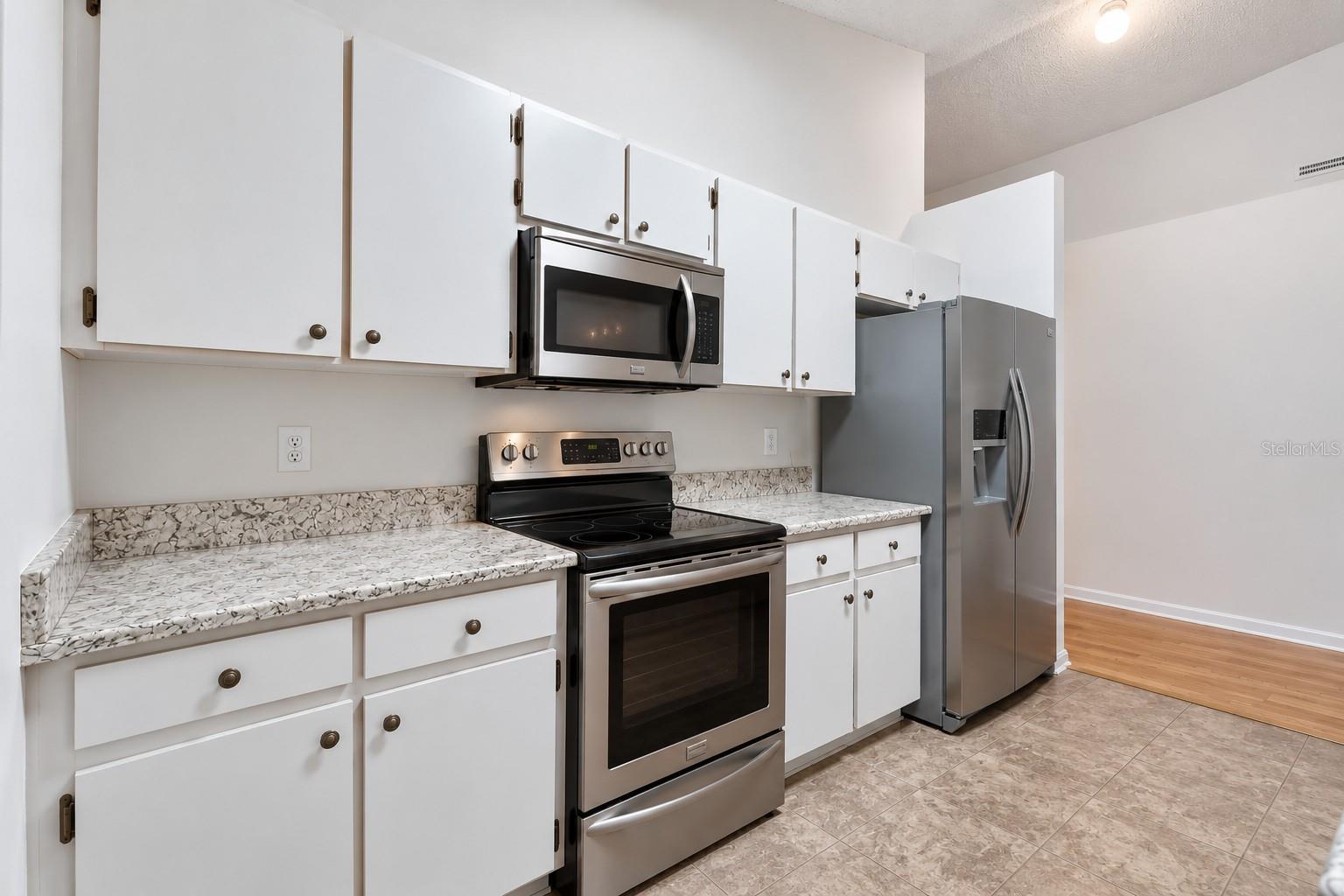 14701 REDCLIFF DR — photo 16
