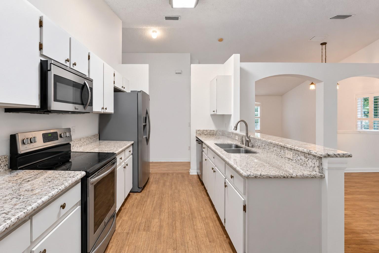 14701 REDCLIFF DR — photo 15