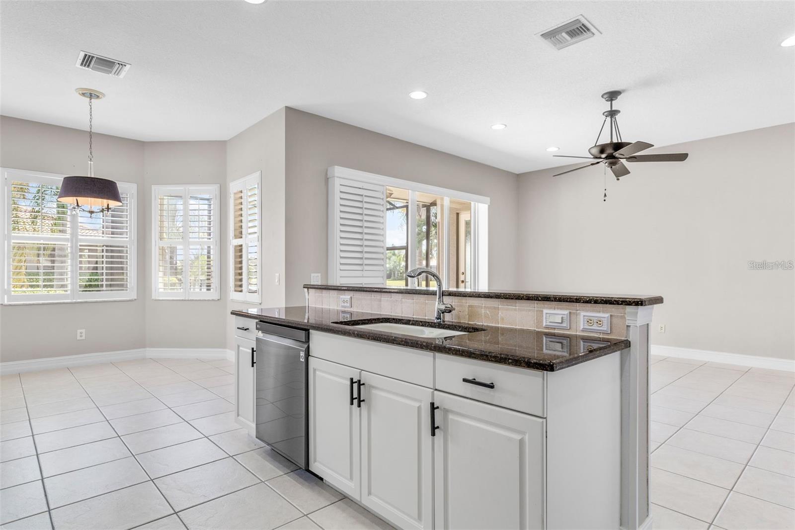 4925 SANDY BROOK CIR — photo 12