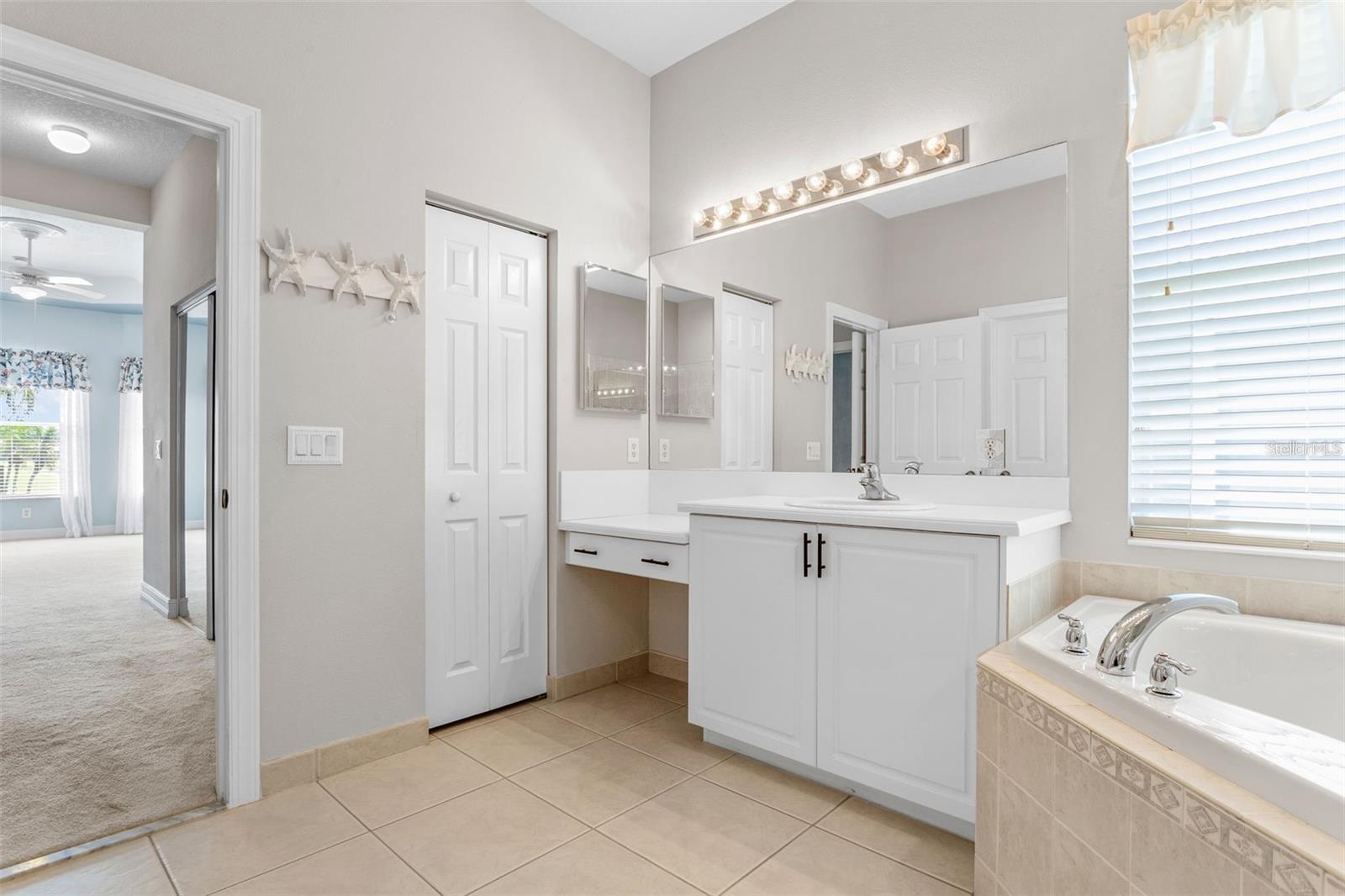 4925 SANDY BROOK CIR — photo 24