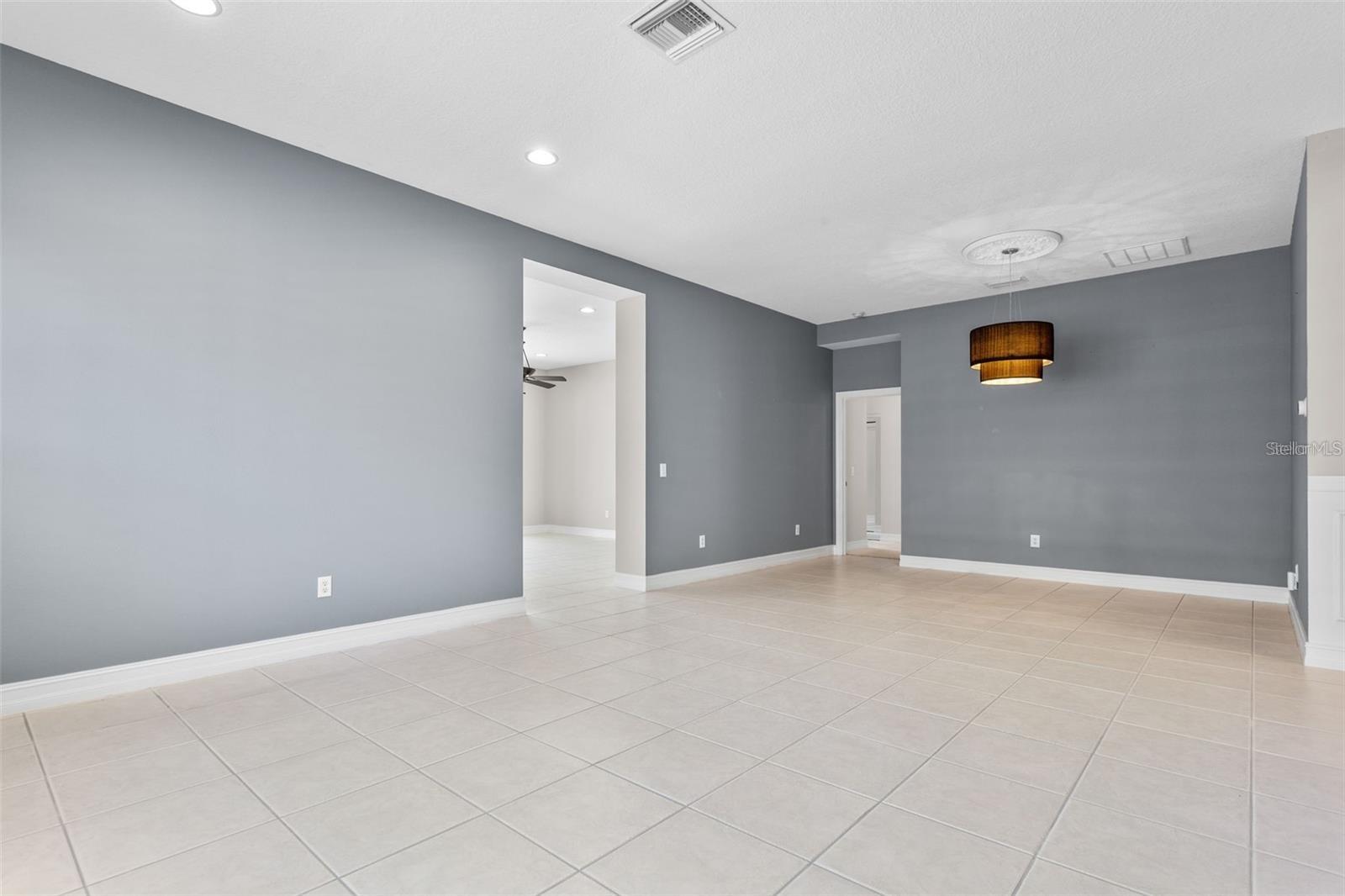 4925 SANDY BROOK CIR — photo 5