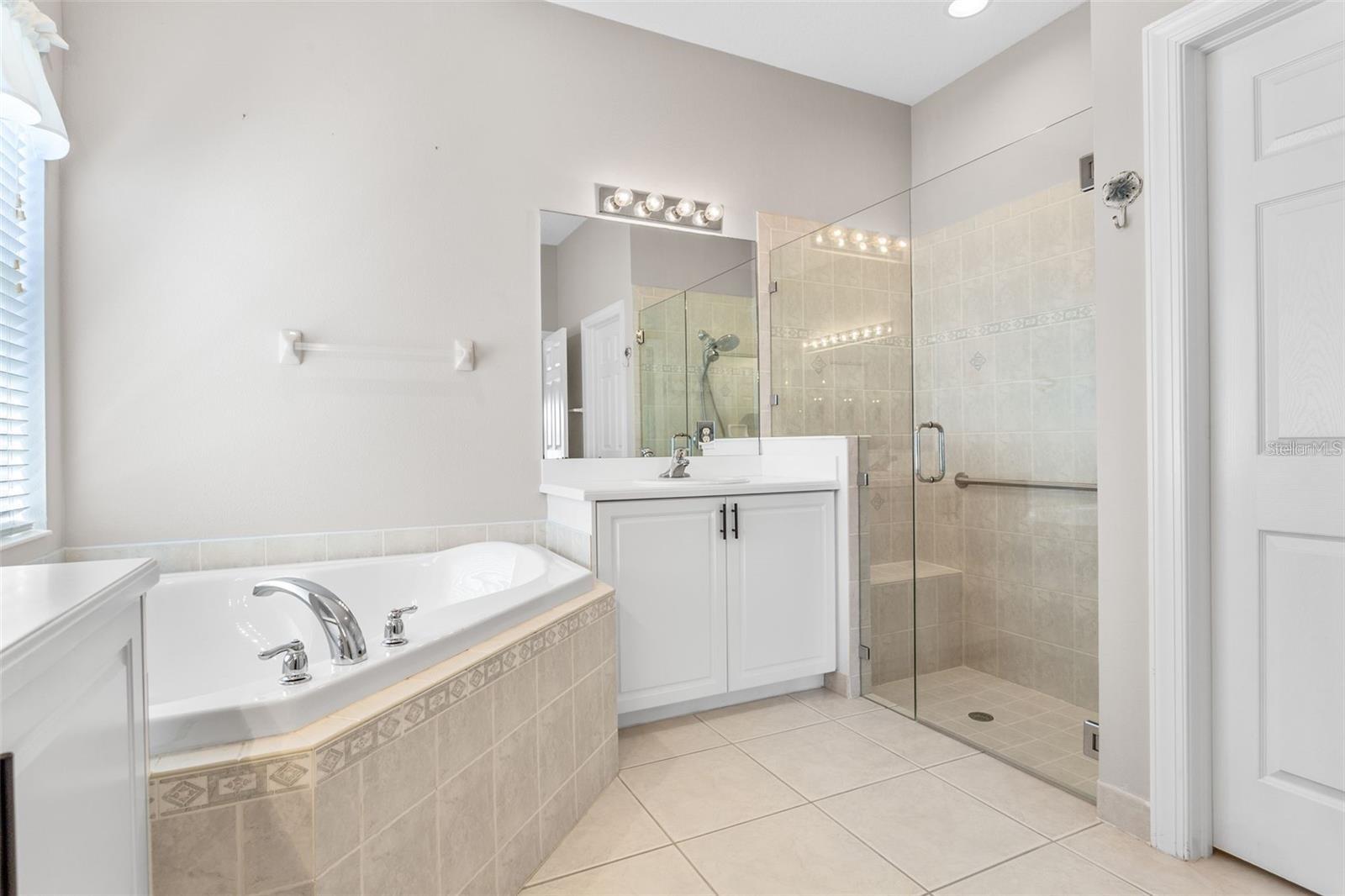 4925 SANDY BROOK CIR — photo 23
