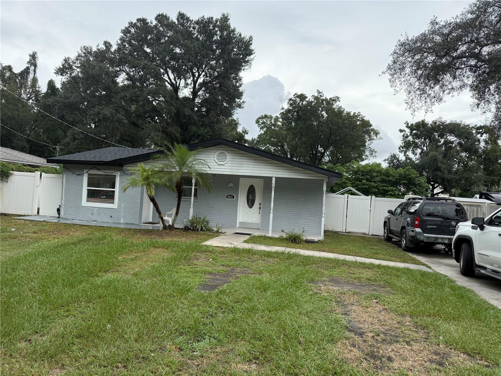 8501 N PACKWOOD AVE — photo 2