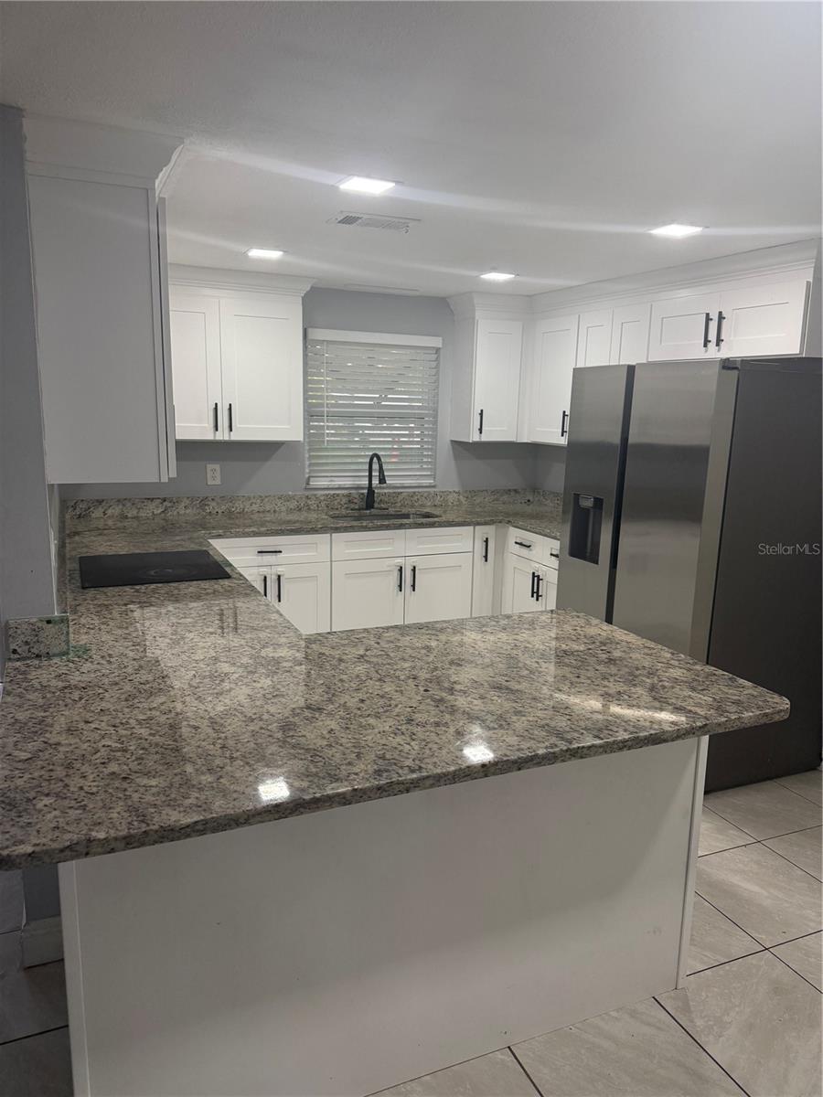 8501 N PACKWOOD AVE — photo 5