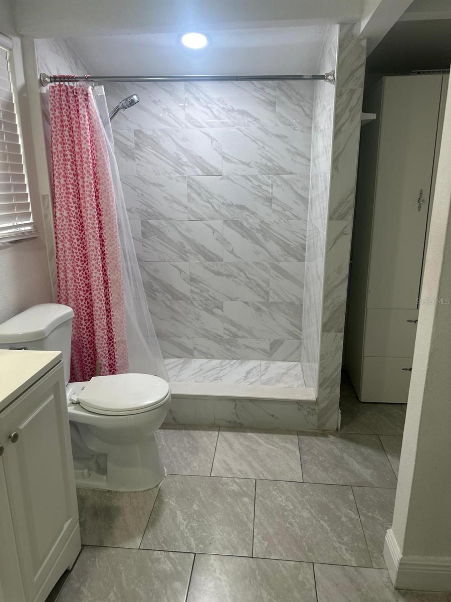 8501 N PACKWOOD AVE — photo 25