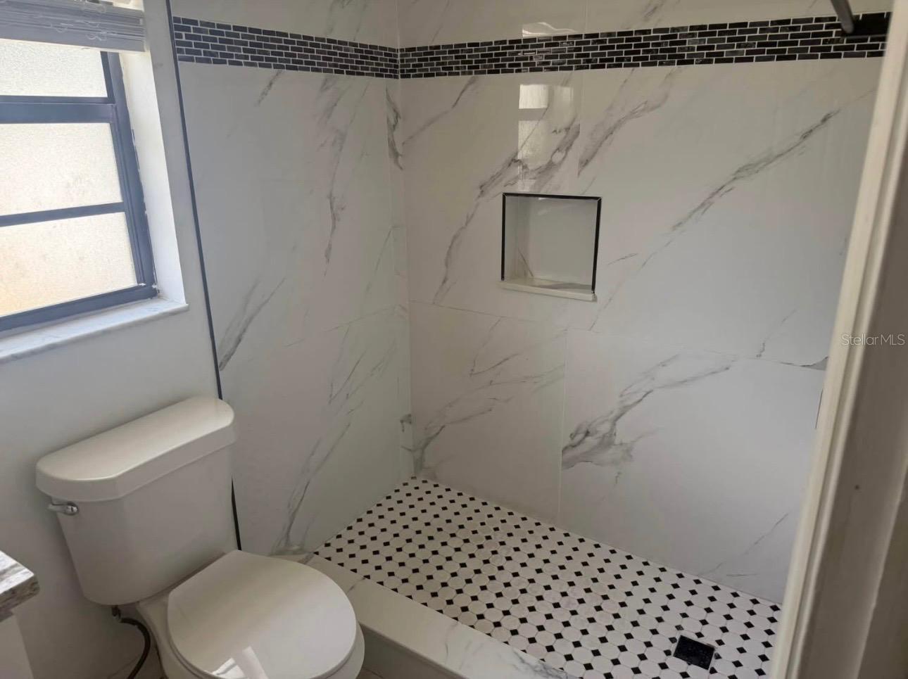 8501 N PACKWOOD AVE — photo 16