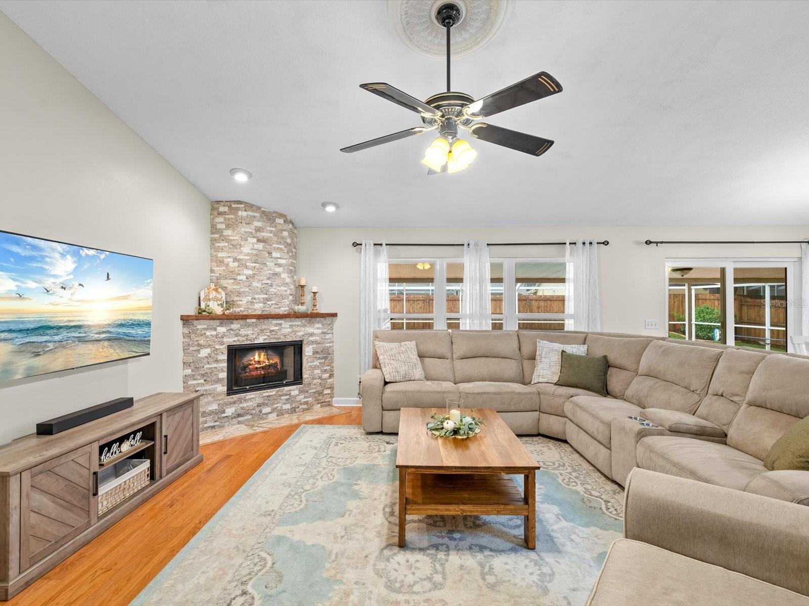 5416 WINDBRUSH DR — photo 2
