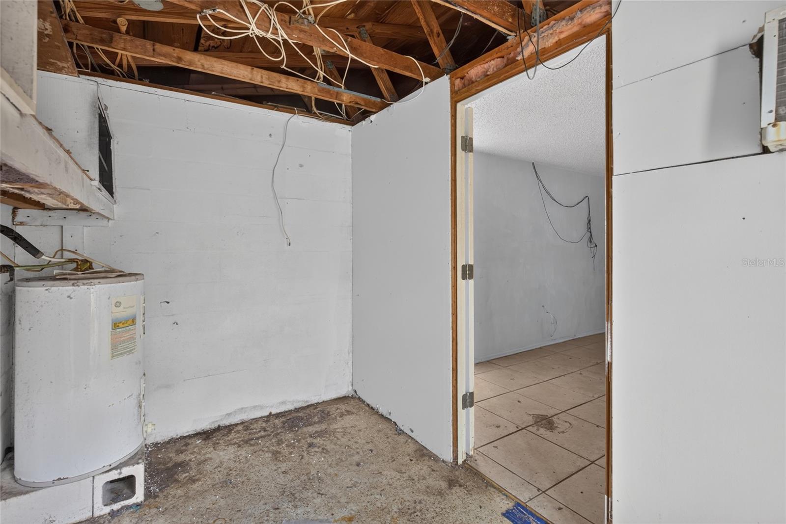 6701 POMANDER AVE — photo 17