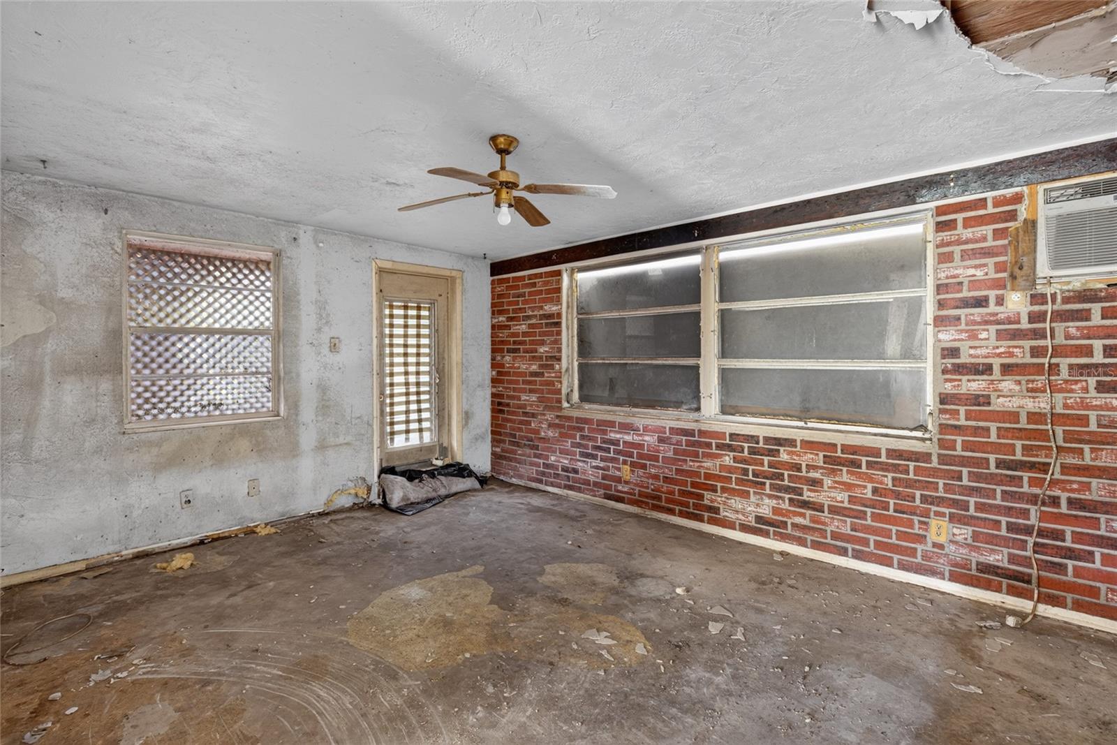 6701 POMANDER AVE — photo 16