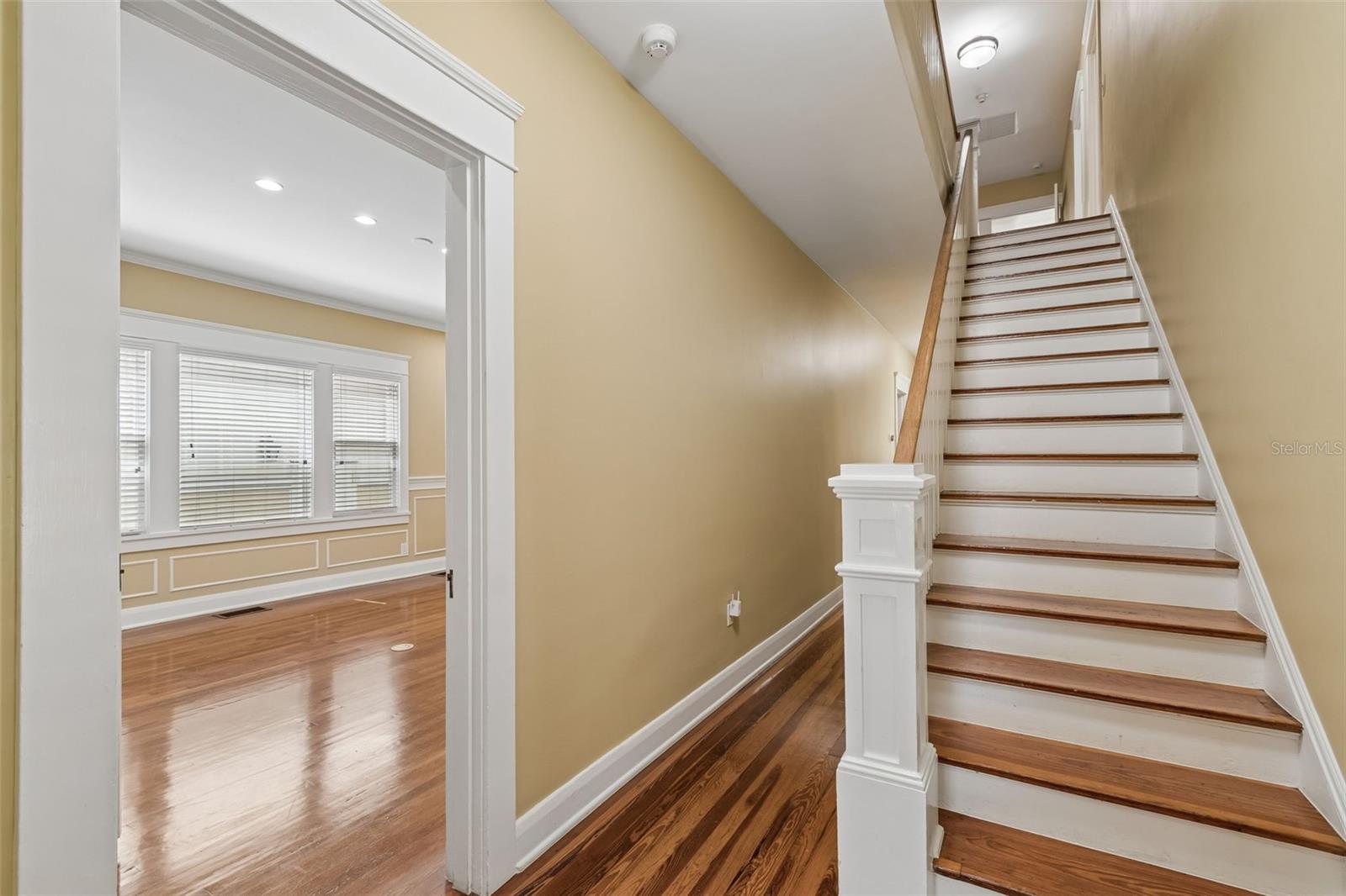 1505 S HOWARD AVE — photo 8