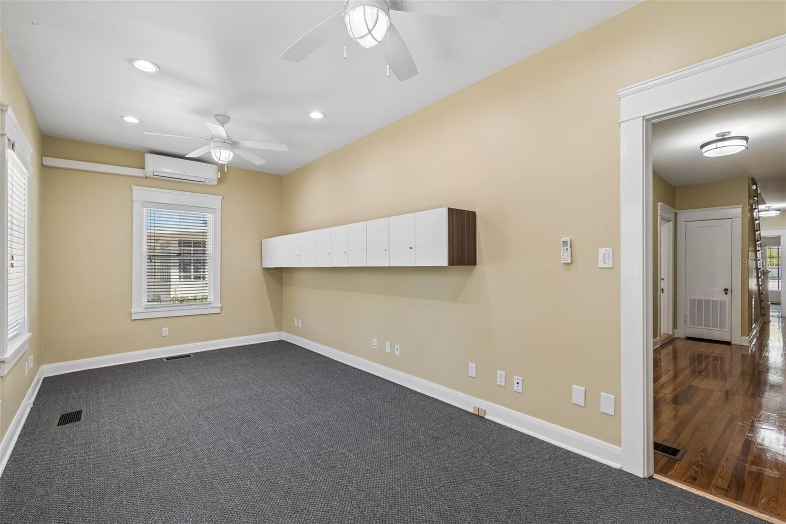 1505 S HOWARD AVE — photo 22