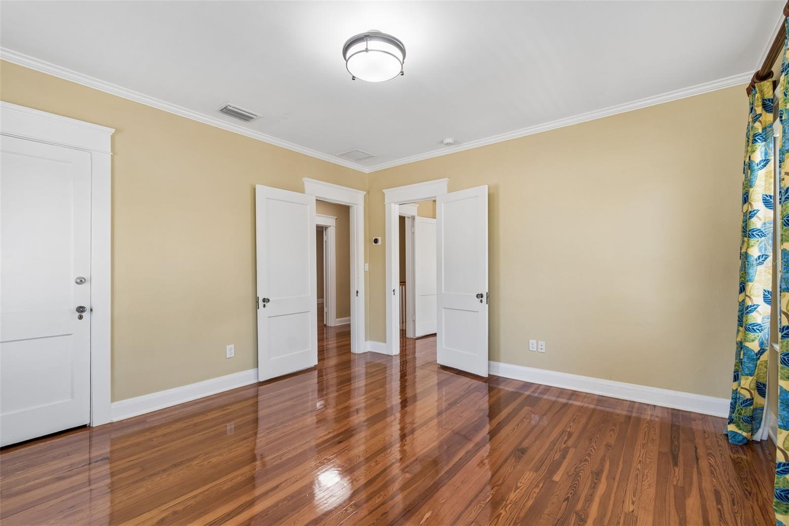 1505 S HOWARD AVE — photo 39
