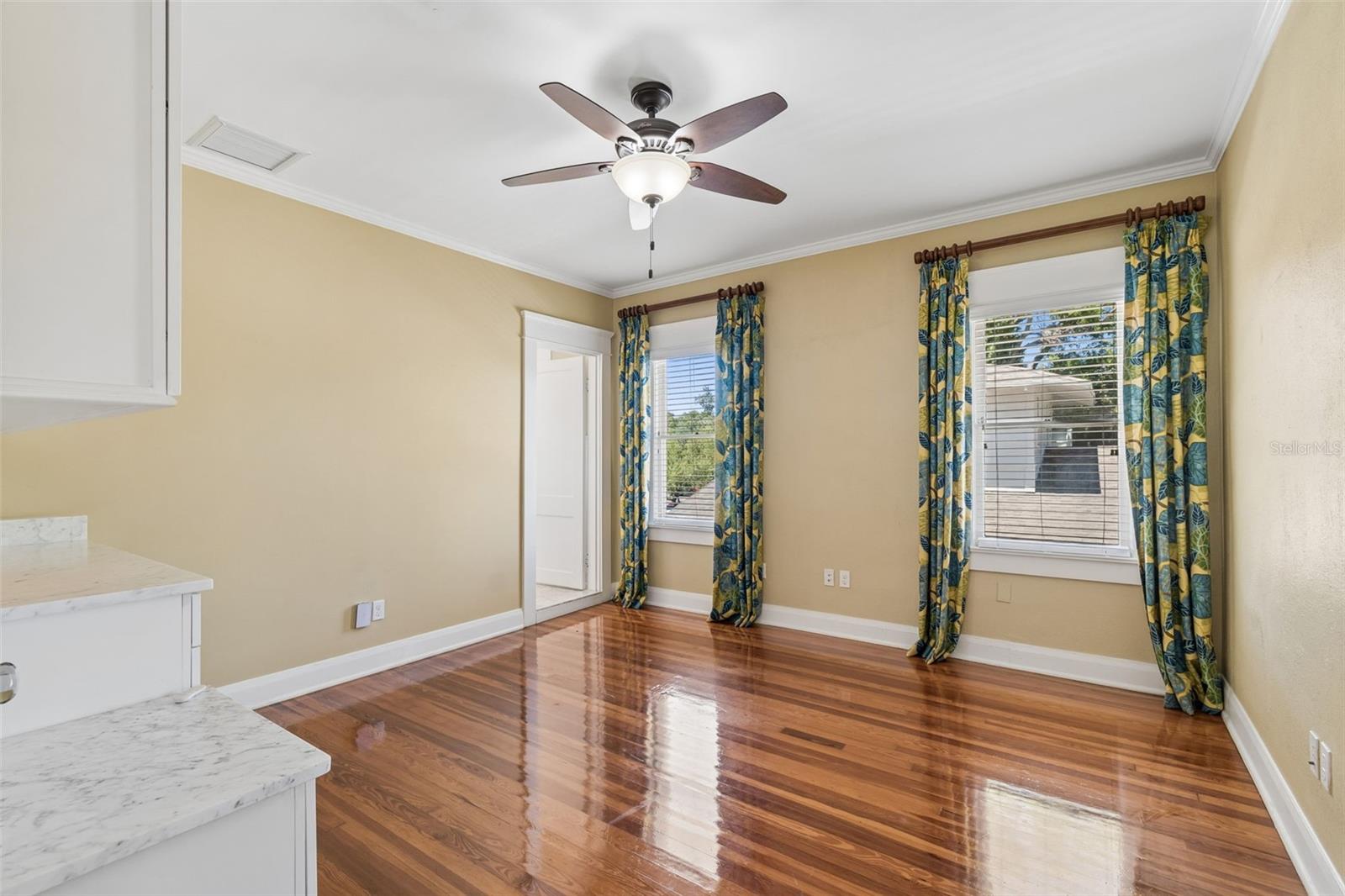 1505 S HOWARD AVE — photo 35
