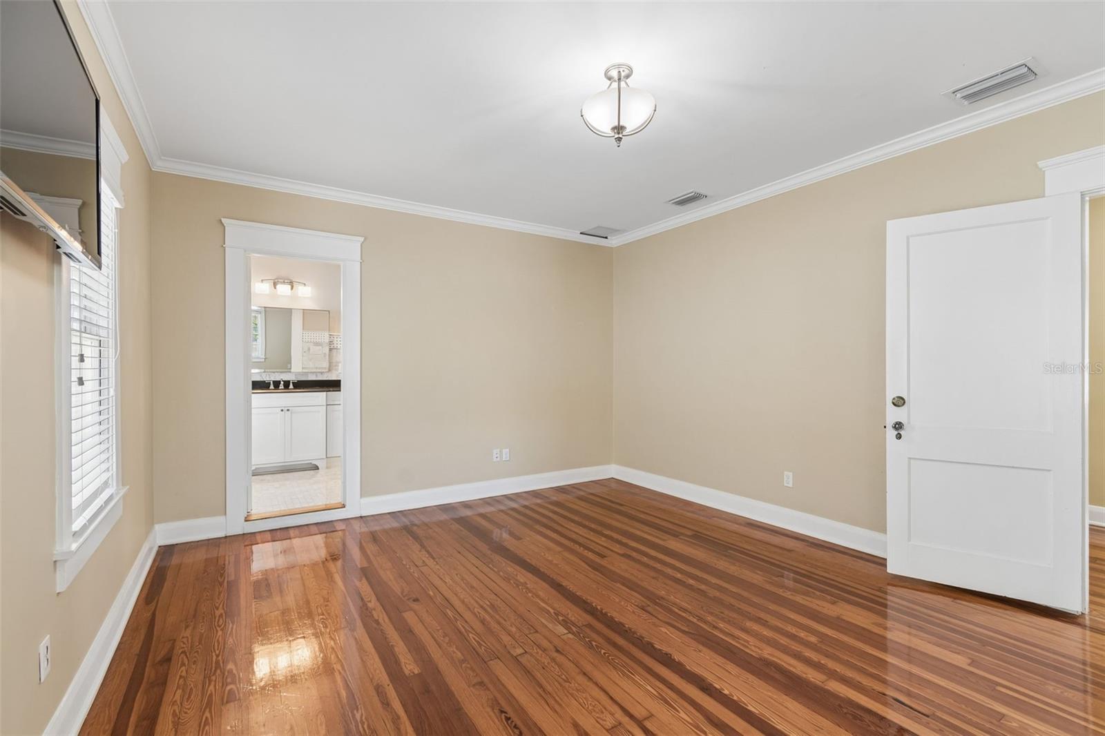 1505 S HOWARD AVE — photo 31