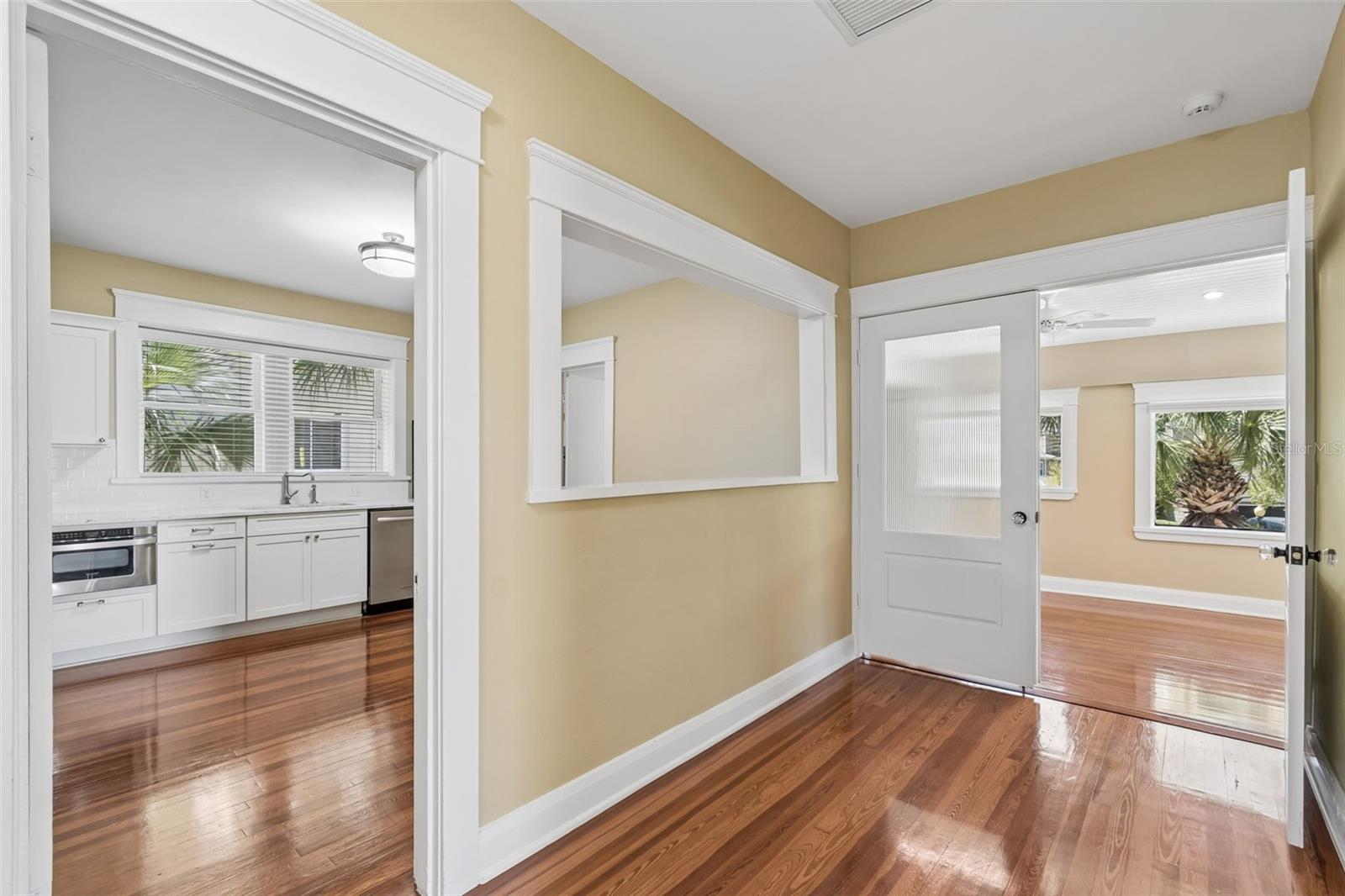 1505 S HOWARD AVE — photo 45