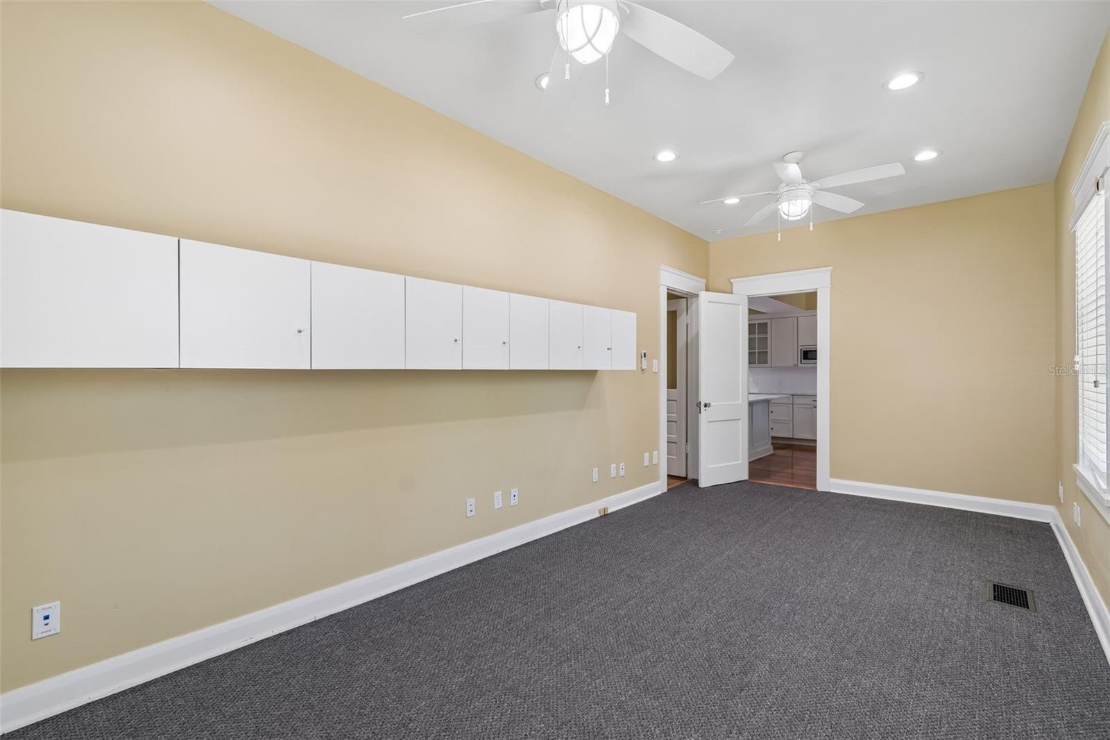 1505 S HOWARD AVE — photo 21