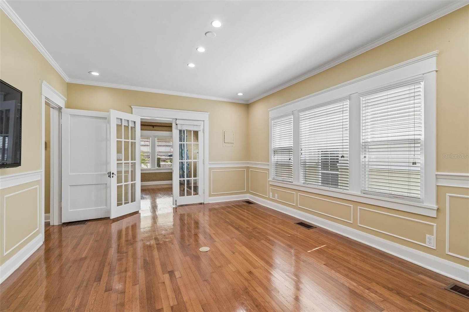 1505 S HOWARD AVE — photo 10