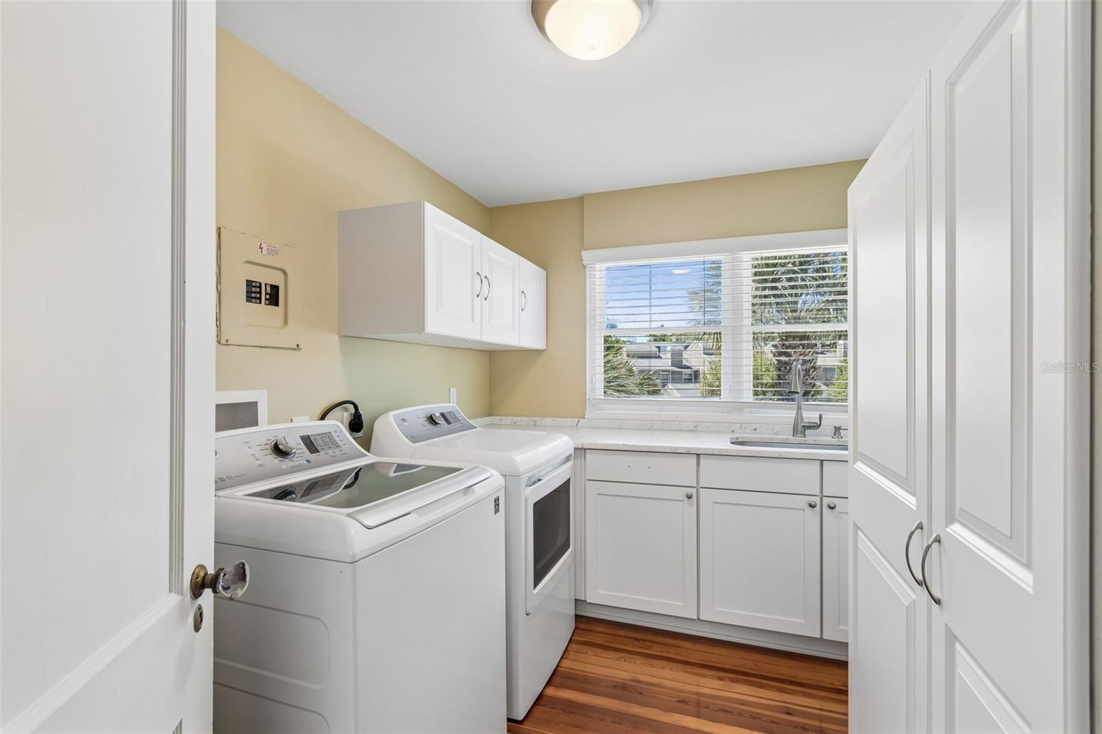 1505 S HOWARD AVE — photo 47
