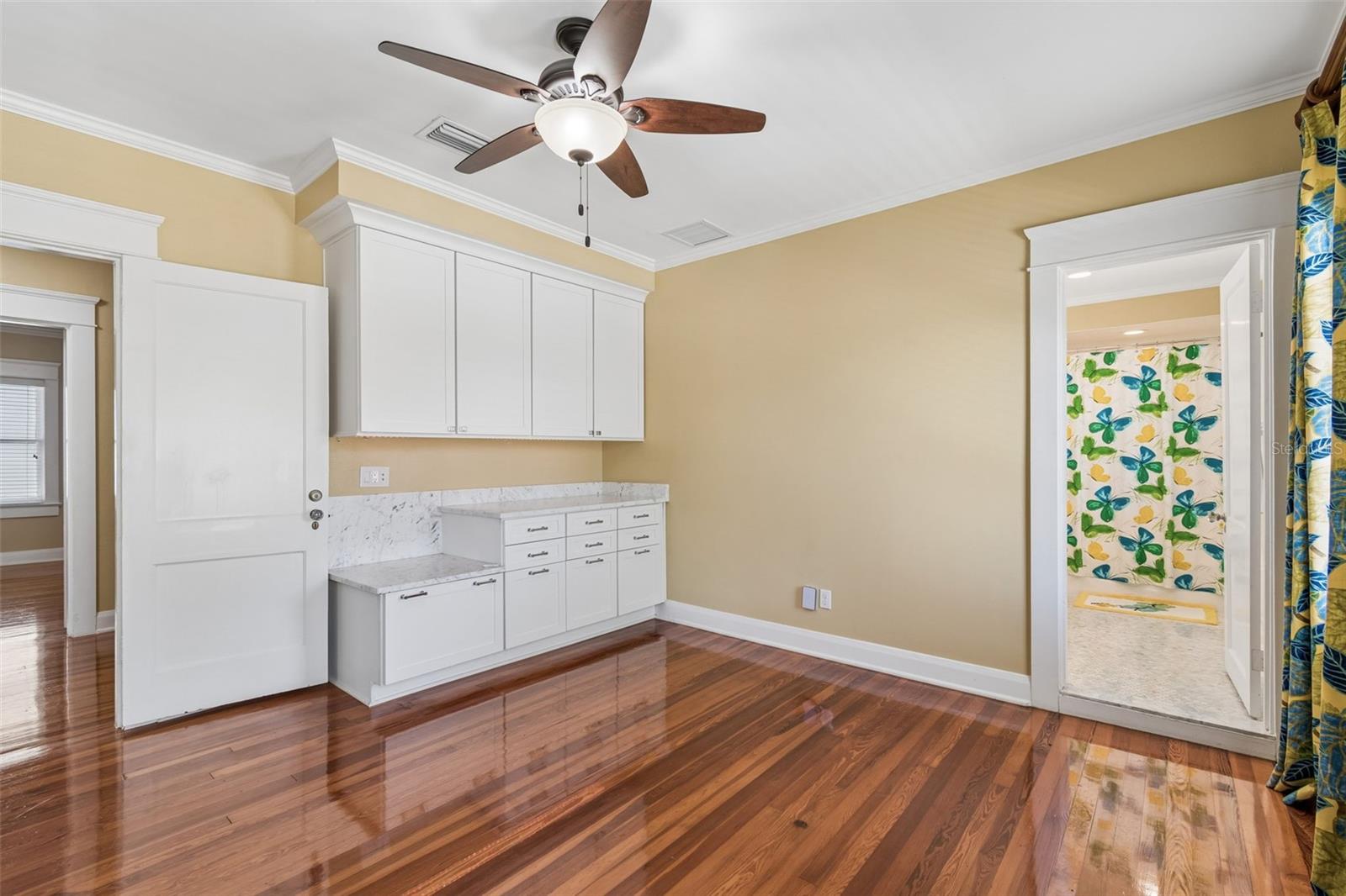 1505 S HOWARD AVE — photo 36