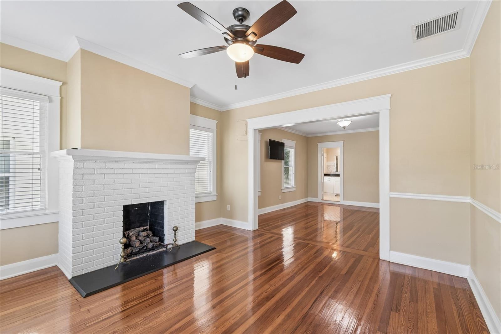 1505 S HOWARD AVE — photo 32
