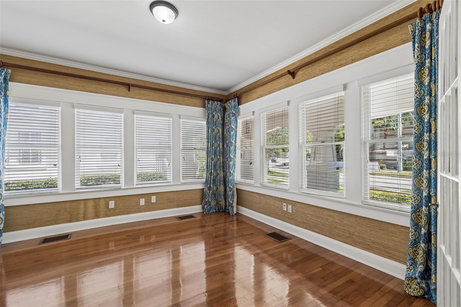 1505 S HOWARD AVE — photo 6
