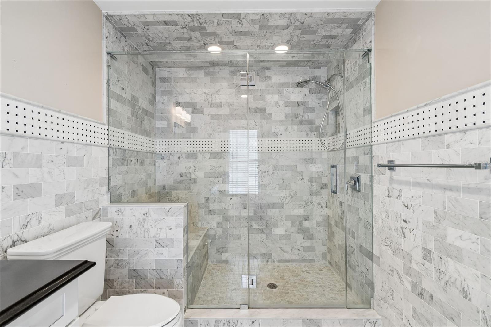 1505 S HOWARD AVE — photo 34